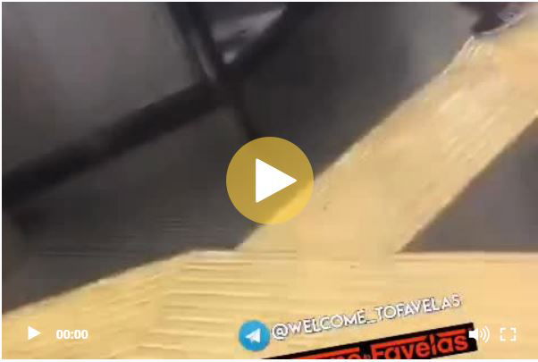 Il video del dipendente ATAC che dà un calcio in petto a un utente preview