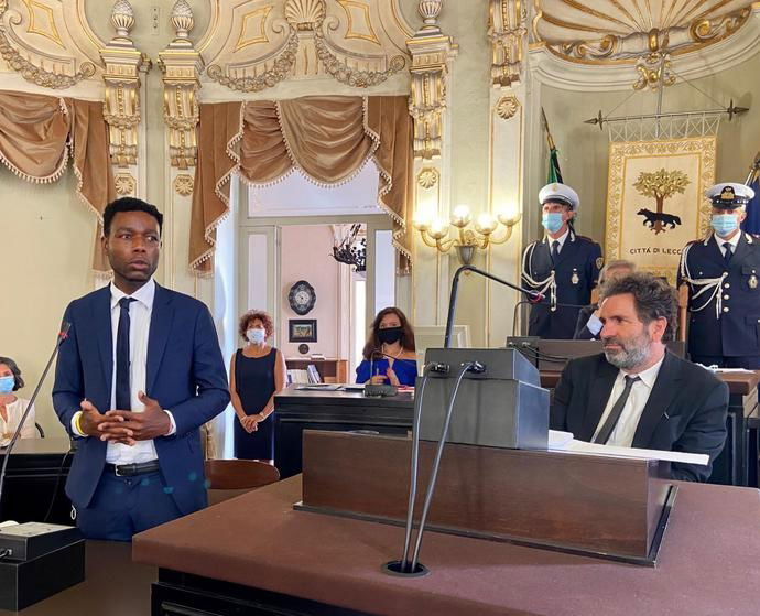 Cittadinanza onoraria a migrante anti-caporali, il centrodestra a Lecce abbandona l’aula article-post