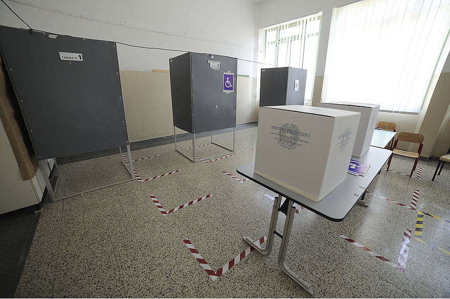 La vergogna dei seggi ancora chiusi a Palermo perché mancano i presidenti article-post