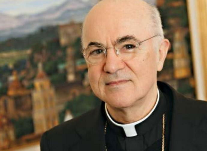 Monsignor Viganò, l’arcivescovo che vuole “salvare i bambini dalla dittatura sanitaria” e la violenza delle Crociate article-post