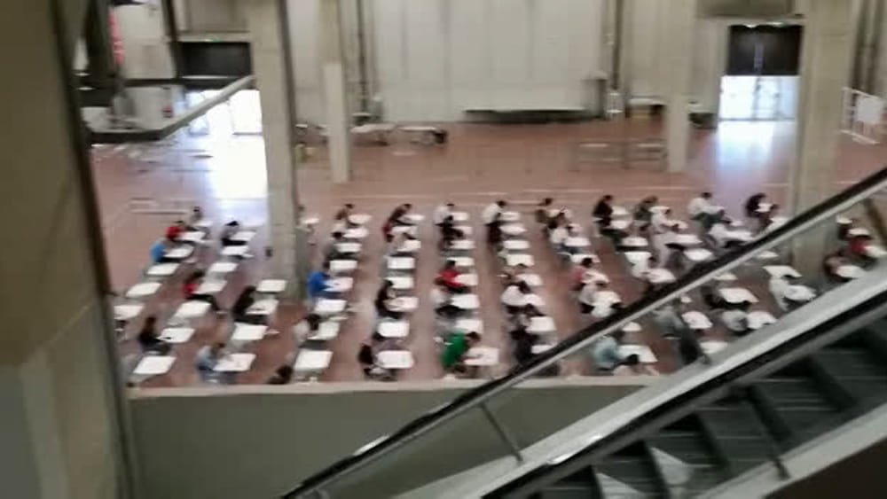 La ragazza positiva che viola la quarantena per fare il test di Medicina a Bologna article-post
