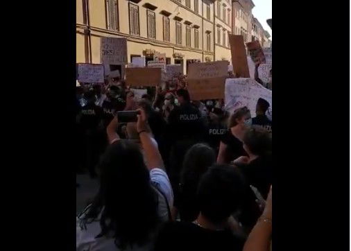 Salvini contestato a Jesi: chi ha paura di Bella Ciao? preview