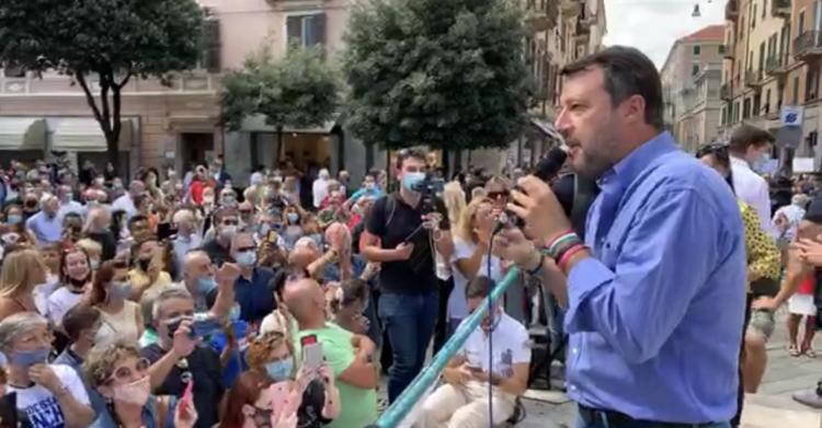 salvini contestato a savona video