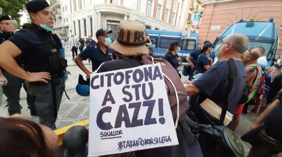 Salvini contestato a Taranto article-post
