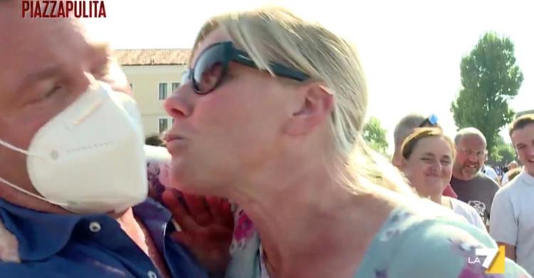 no mask sara cunial video bacio piazzapulita