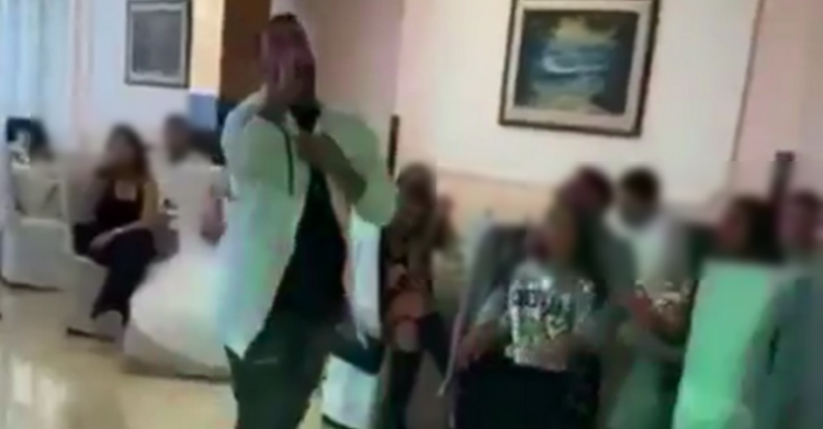enzo barone comunione marigliano video violate norme coronavirus