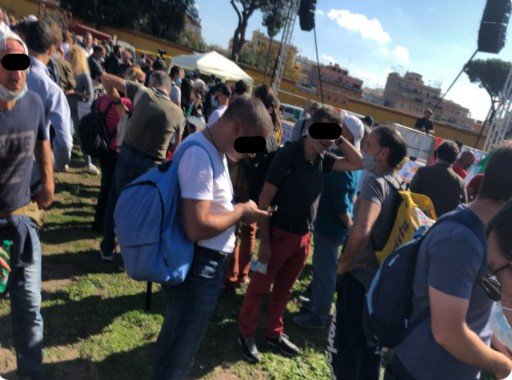 flop partecipazione manifestazione roma negazionisti