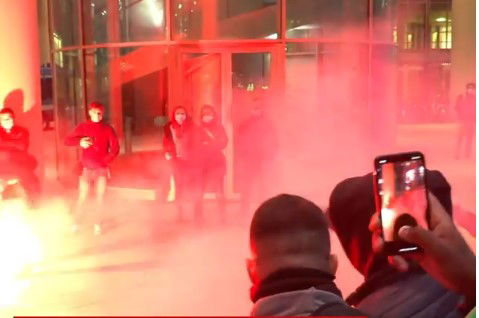proteste contro il coprifuoco video lombardia campania