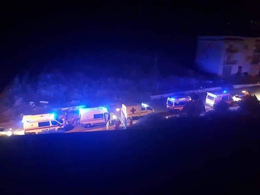 Sambuca di Sicilia: la foto della fila di ambulanze per i malati di COVID-19 article-post