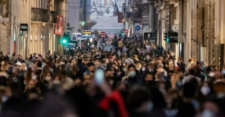 assembramento via del corso