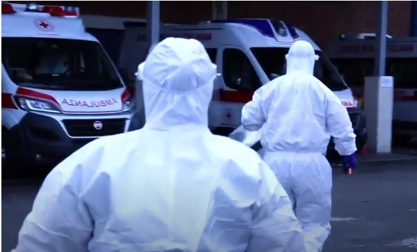 13enne morto in gitanegazionista calci ambulanza milano macerata