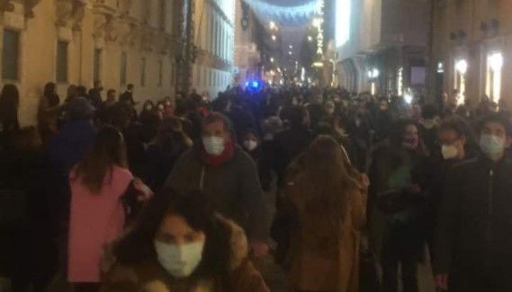 Il numero chiuso alle strade dello shopping in centro article-post