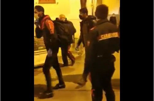 La salumeria che apre per offrire cibo a 16 profughi appena sbarcati a Nerano article-post