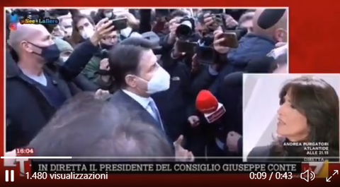 “Renzi buffone!”: il contestatore che strilla mentre Conte parla perché ha capito male preview