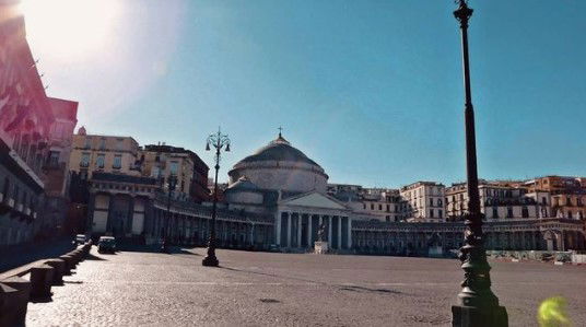 A 17 anni prova a sgozzare la ex mentre finge di abbracciarla article-post