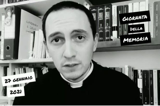 Il prete che paragona l’Olocausto al diritto all’aborto – VIDEO article-post
