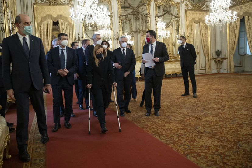 Sondaggi politici: Fratelli d’Italia dice no a Draghi e perde consensi article-post