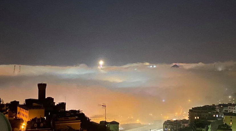 Genova rapita da Caligo, la “nebbia di mare” che ha nascosto la città article-post
