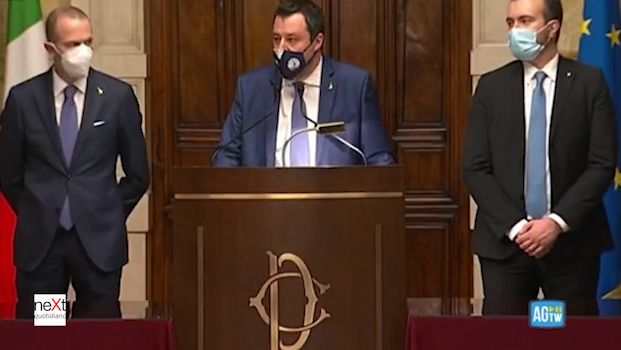 La rispostaccia di Salvini al giornalista che gli chiede che fine fanno i decreti sicurezza preview