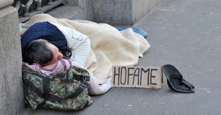 clochard senza fissa dimora homeless povero povertà