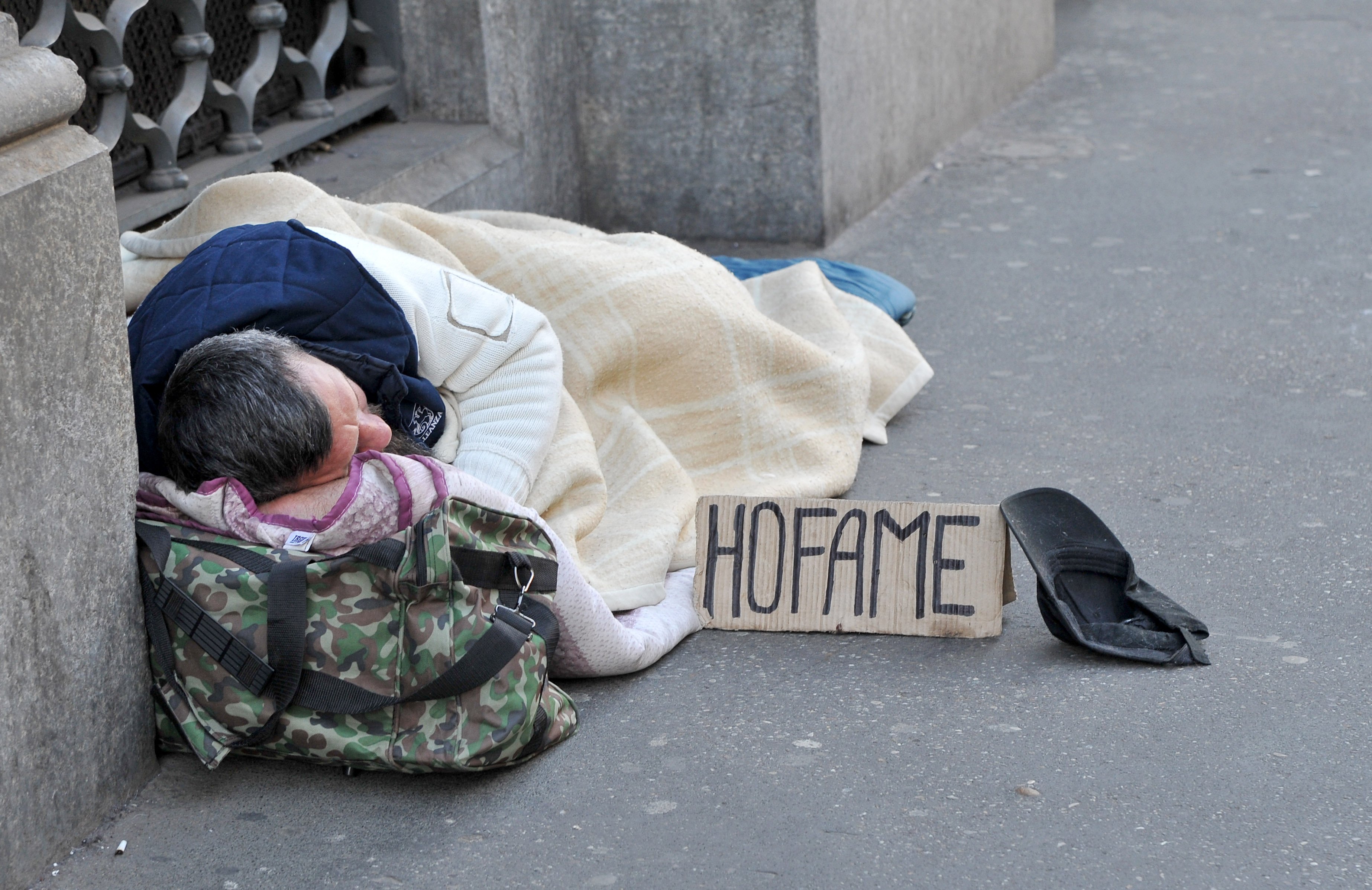 clochard senza fissa dimora homeless povero povertà