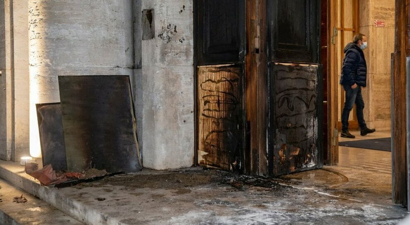 Il delirio degli anarchici che rivendicano l’attentato all’ISS: “La medicina è un’istituzione oppressiva” article-post