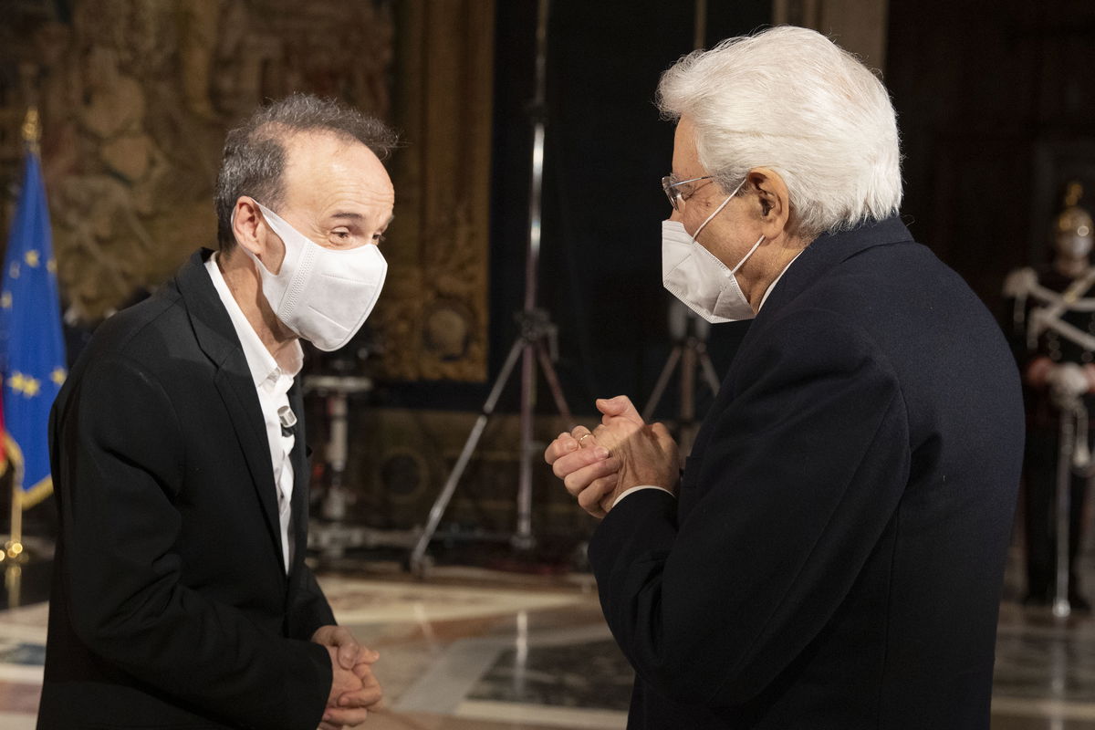 Benigni a Mattarella: “Se ha bisogno di un barbiere le faccio barba e capelli” | VIDEO article-post