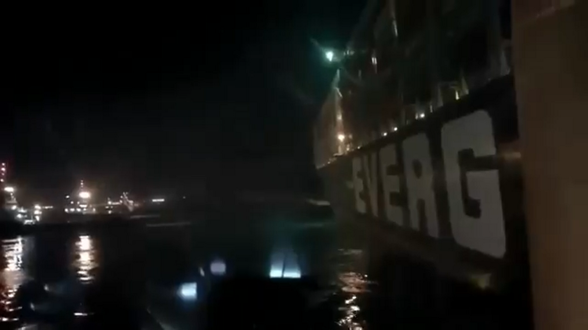 La nave nel canale di Suez è stata disincagliata e sta navigando | VIDEO article-post