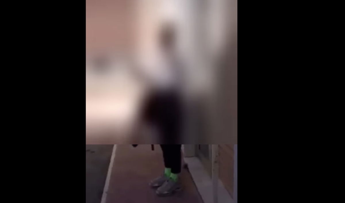 L’uomo che copre di insulti omofobi un ragazzo e registra pure il video per umiliarlo article-post