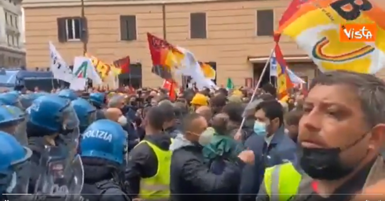 alitalia manifestazione oggi polizia video
