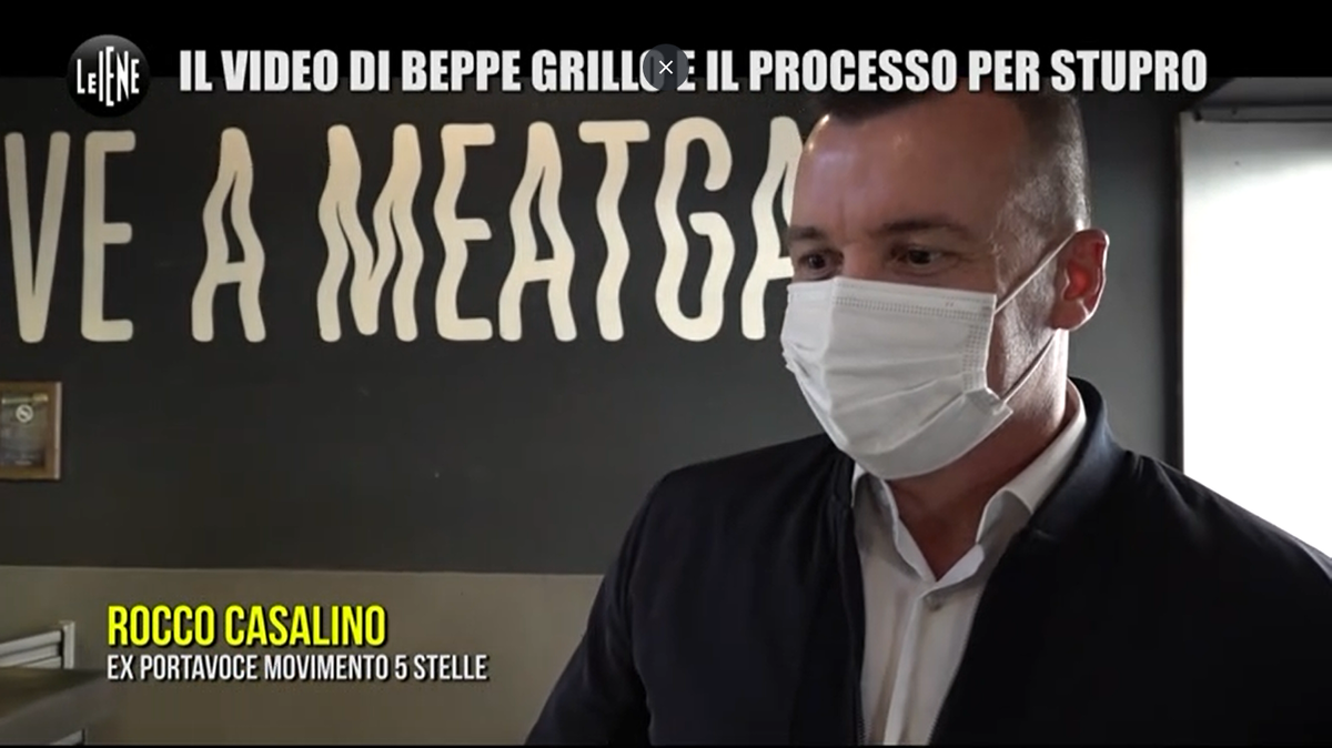 “Ha sbagliato ma un padre difende il proprio figlio”: Casalino parla del video di Grillo article-post