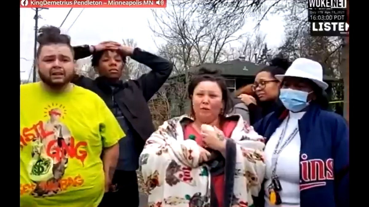Le lacrime della mamma di Daunte Wright, il ragazzo nero ucciso dalla polizia a Minneapolis | VIDEO article-post