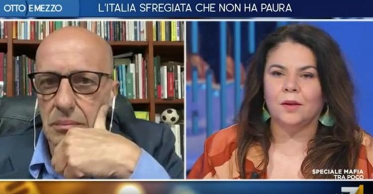 michela murgia poliziotto divisa video otto e mezzo