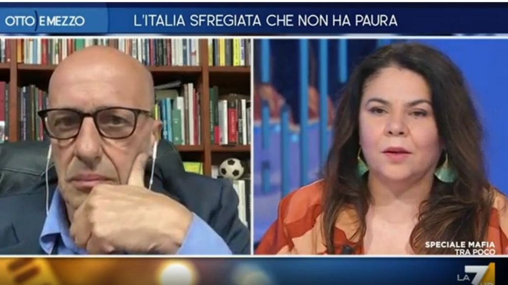Michela Murgia e il poliziotto che la ferma per chiederle se ha paura | VIDEO article-post