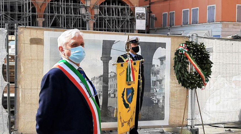 Il sindaco della Lega che si toglie la fascia e se ne va alle note di Bella Ciao article-post