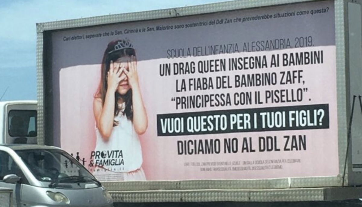 Gli assurdi cartelloni di ProVita&Famiglia contro il ddl Zan piazzati davanti alle scuole article-post