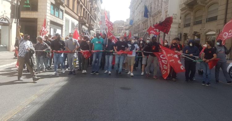 carabiniere ferito scontri montecitorio