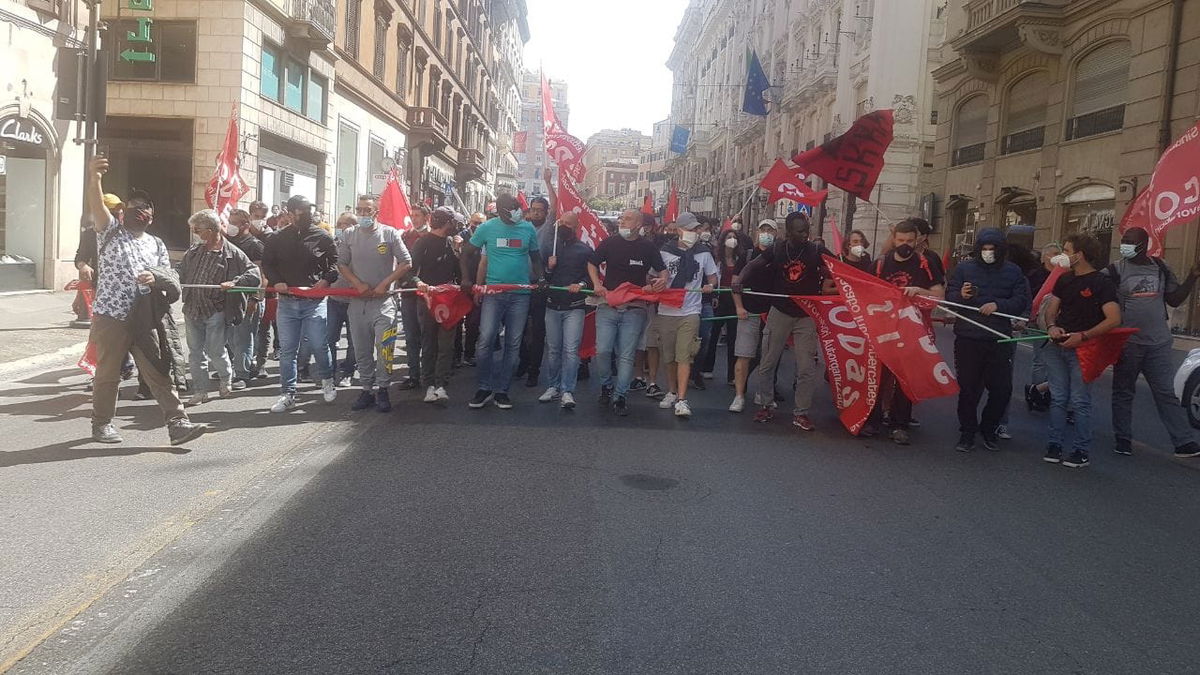 Il carabiniere ferito durante gli scontri a Montecitorio article-post