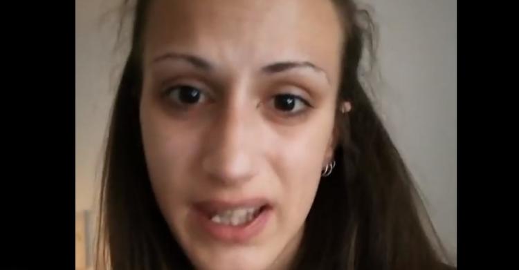 chiara cacciata di casa video omofobia