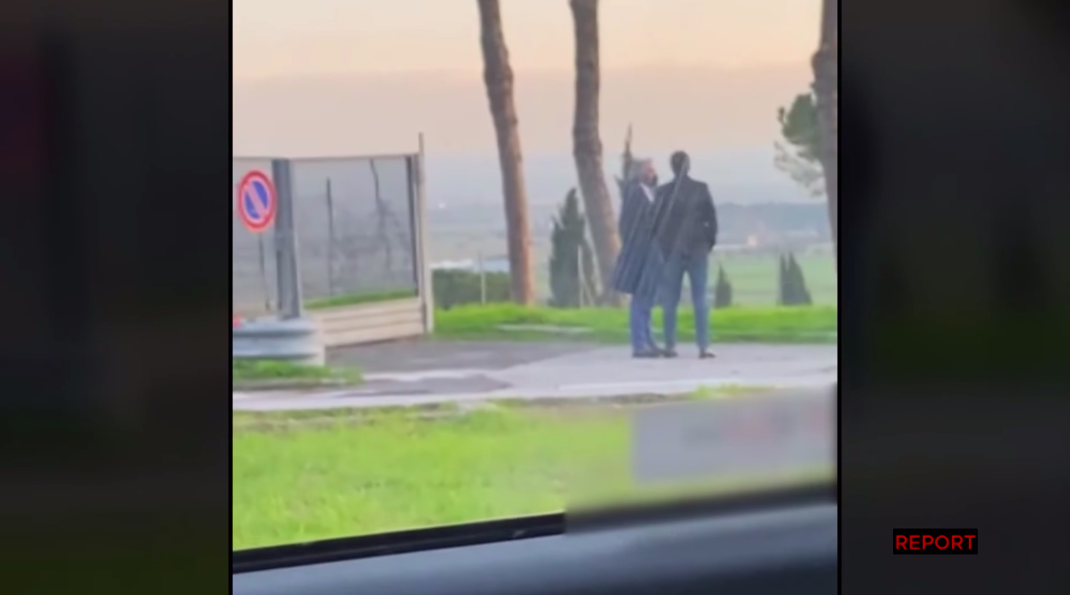 Cosa ci faceva Renzi in autogrill con uno 007 ai vertici dei servizi segreti? | VIDEO article-post