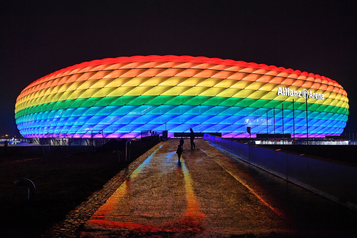 La UEFA si tinge di arcobaleno ma continua a dire no a Monaco di Baviera e all’Allianz Arena article-post
