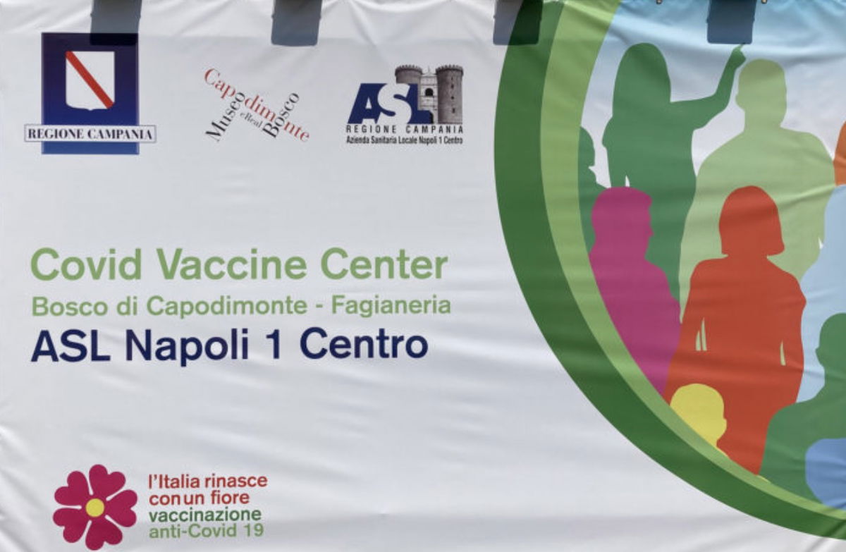 Napoli, 44 persone hanno ricevuto il vaccino Astrazeneca per errore article-post