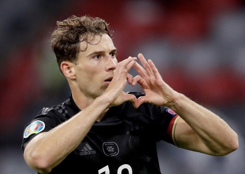 L’esultanza di Goretzka che “trolla” gli ultras nazi ungheresi che intonavano cori omofobi | VIDEO article-post