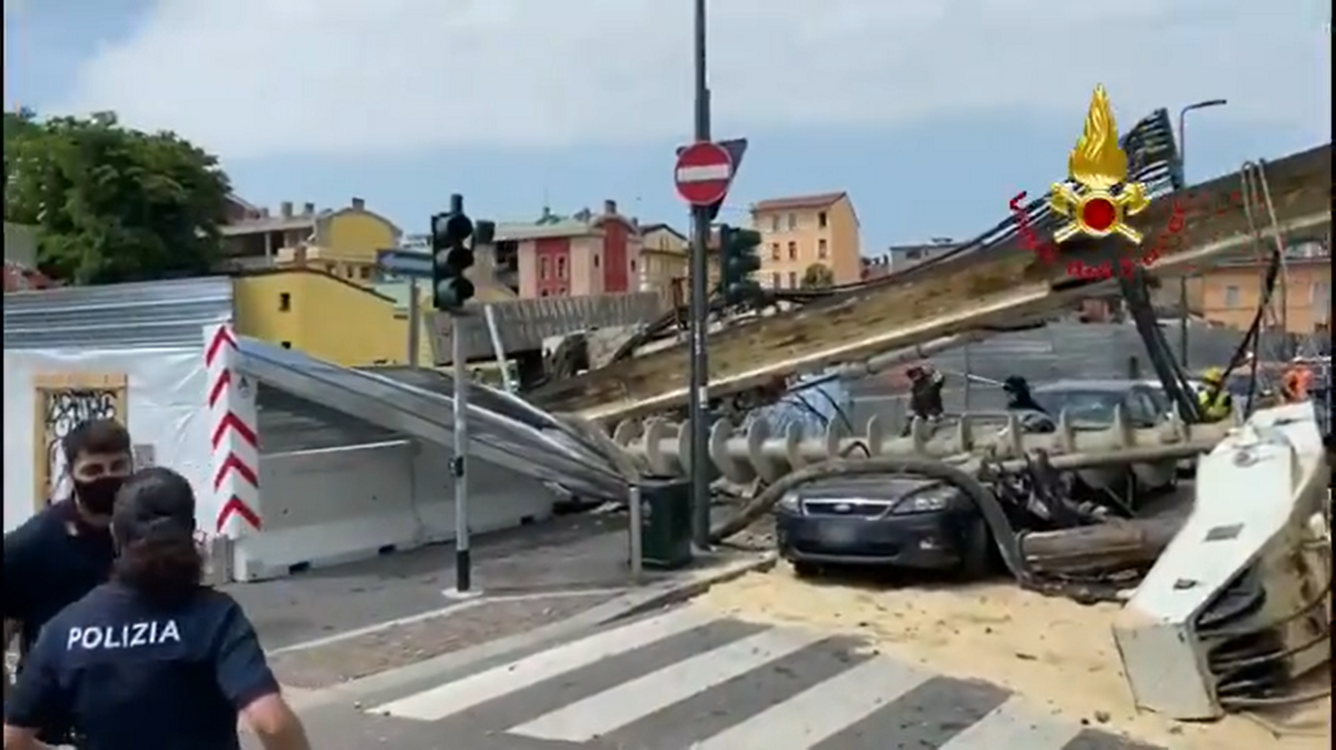 La trivella caduta su un edificio a Milano | VIDEO article-post