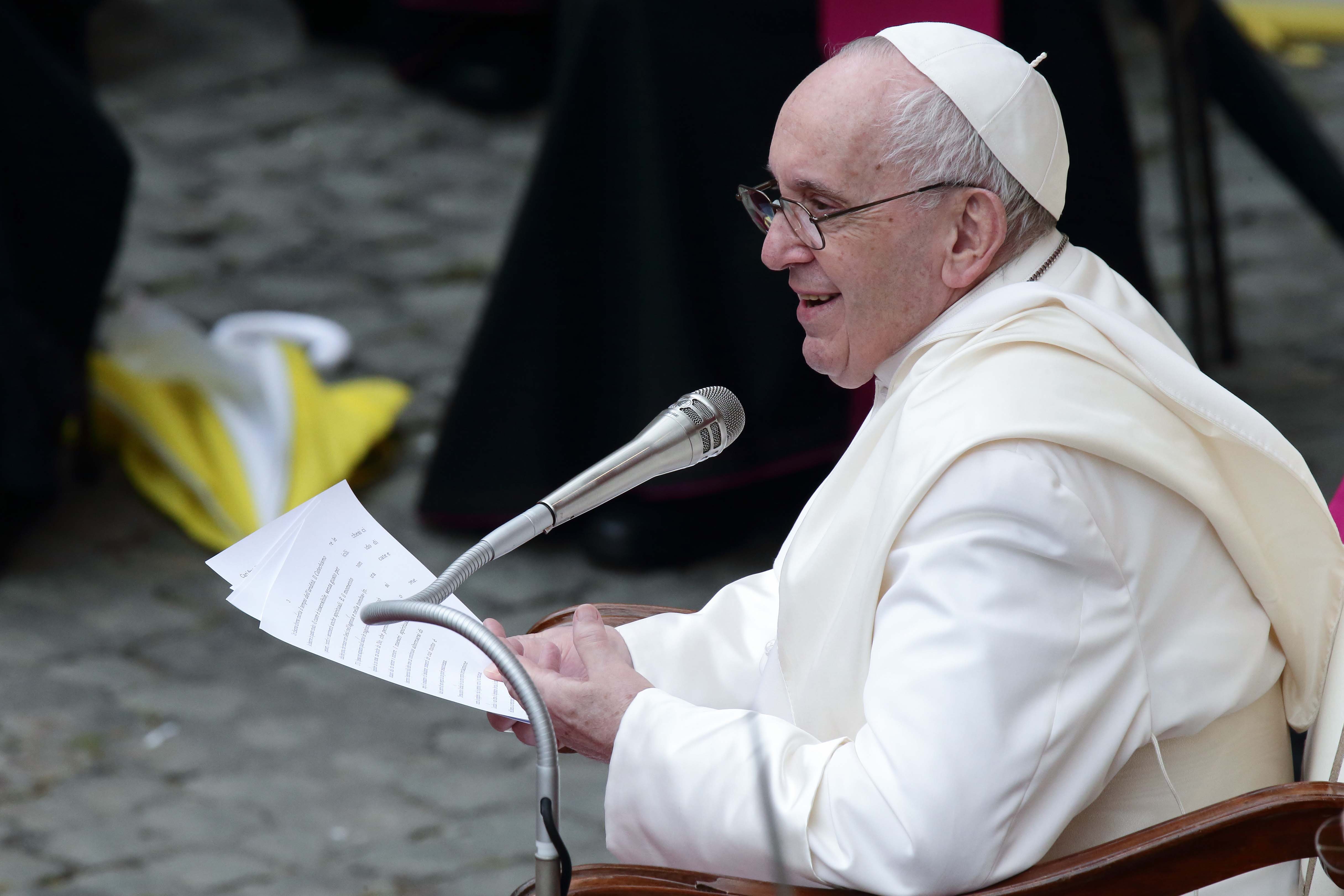 papa francesco lettera prete gay