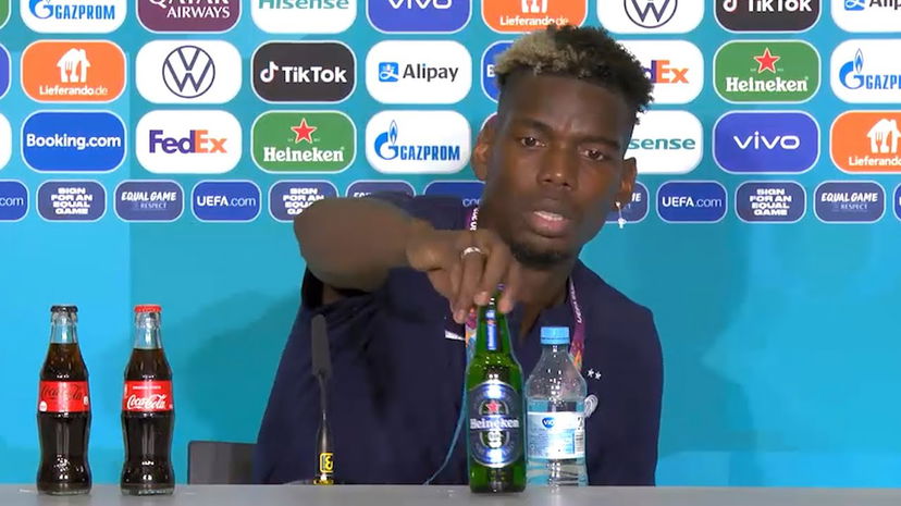 L’Uefa permetterà di togliere le bottiglie di birra per motivi religiosi durante le conferenze article-post