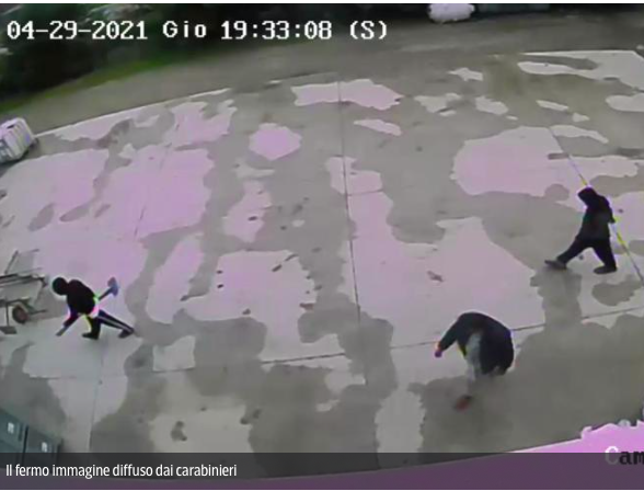 L’accusa del fratello di Saman: “È stata strangolata”. Le immagini che incastrano lo zio e i cugini article-post
