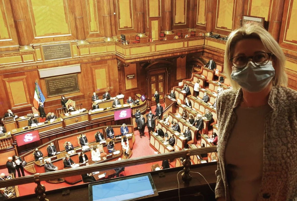 La senatrice omosessuale di Forza Italia che voterà il ddl Zan: “Ho una compagna, è una battaglia di libertà” article-post