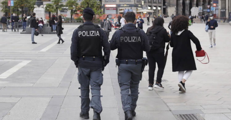 mamma pirata della strada mamma denuncia figlio incidente omissione di soccorso