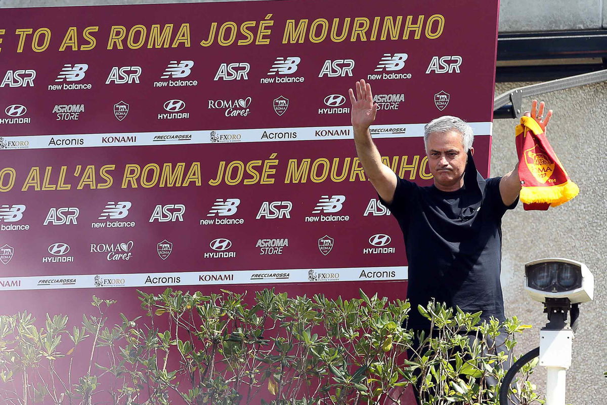 L’arrivo di Mourinho a Roma, accolto come un Papa article-post